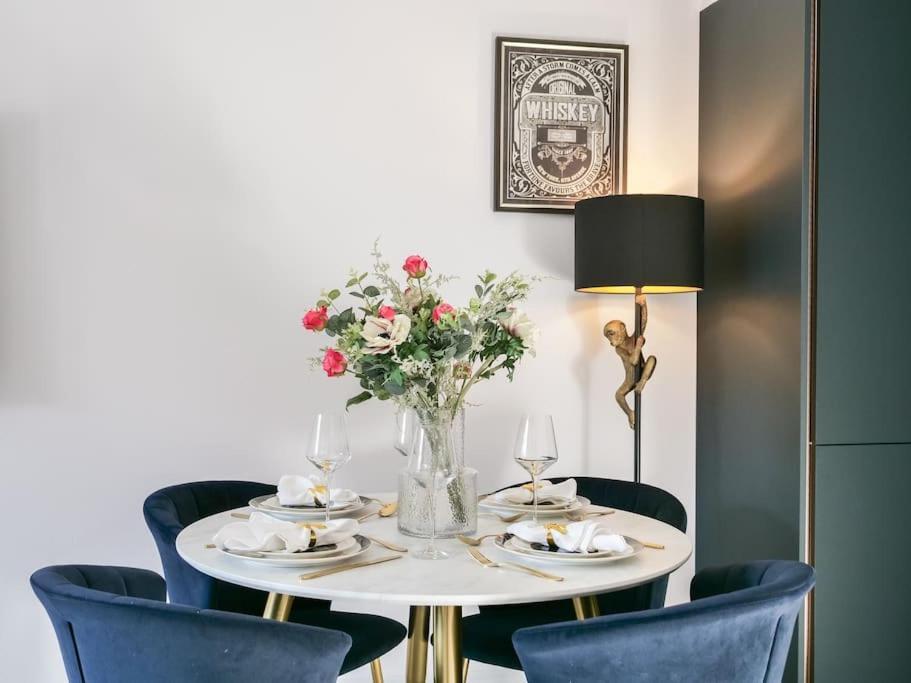Stylish Retreat For Your Short Getaway London Exterior photo