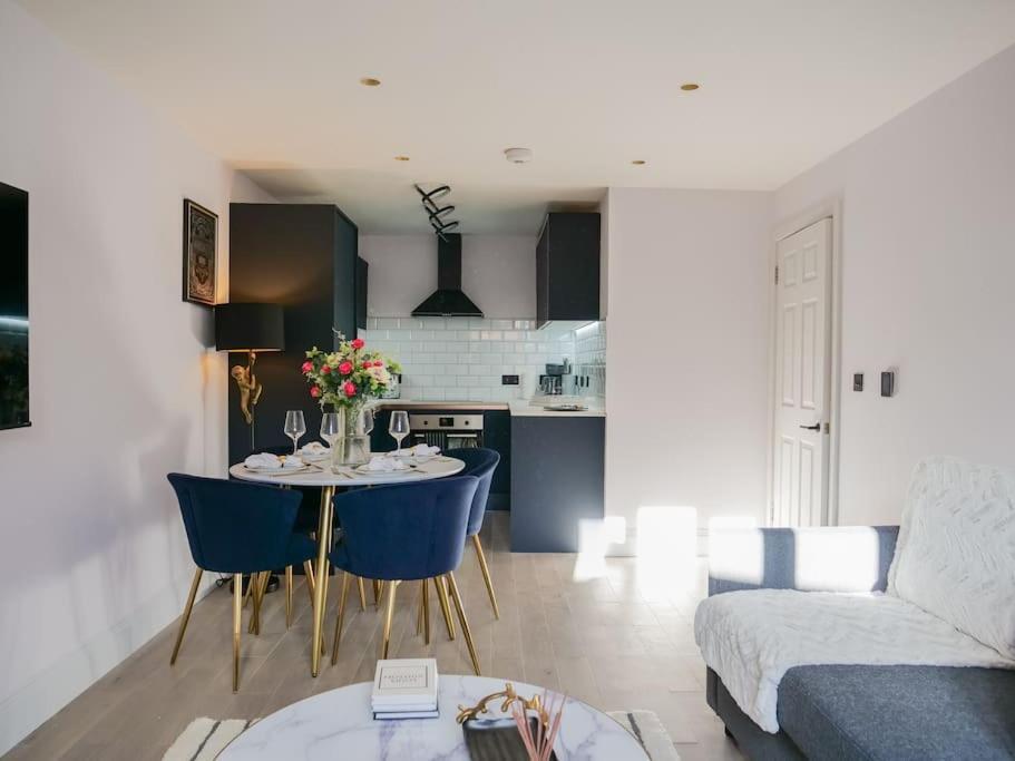 Stylish Retreat For Your Short Getaway London Exterior photo