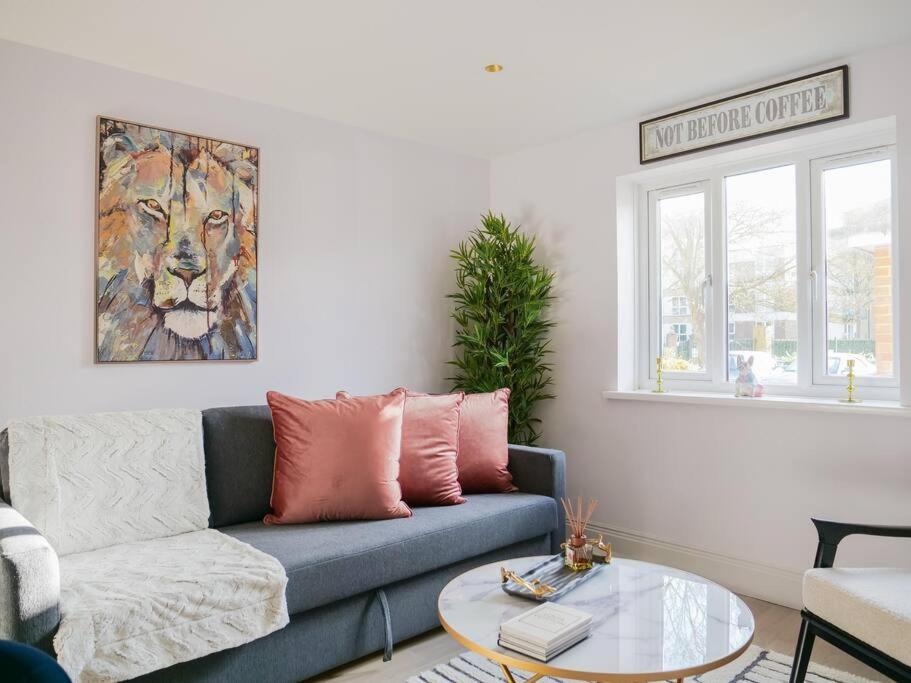 Stylish Retreat For Your Short Getaway London Exterior photo